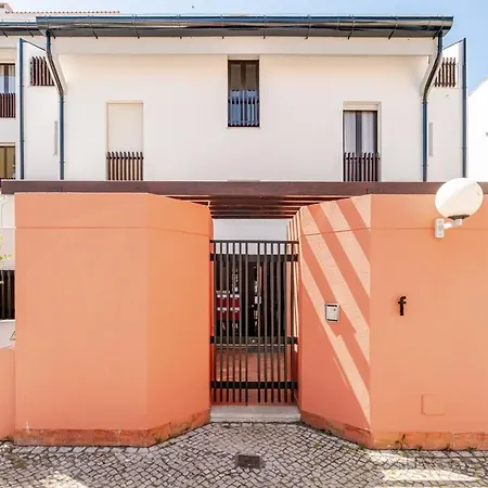 Casa Eden Patio-porch-ws-bbq-fast Wifi! 2br Modern Near Marina! Quarteira
