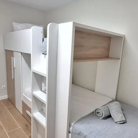Apartment Eden - Marina, Location *