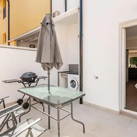 Casa Eden 2br Modern Near Marina! Patio-porch-ws-bbq-fast Wifi! * Quarteira