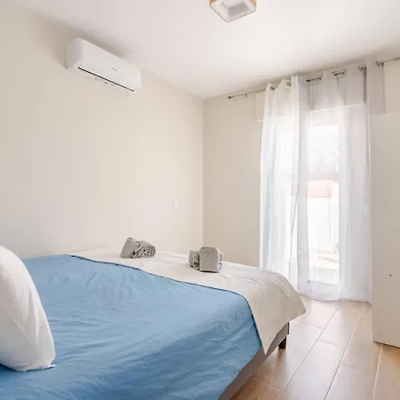 Casa Eden 2br Modern Near Marina! Patio-porch-ws-bbq-fast Wifi! Apartment Quarteira