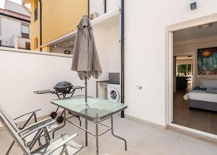 Casa Eden 2br Modern Near Marina! Patio-porch-ws-bbq-fast Wifi! * Quarteira