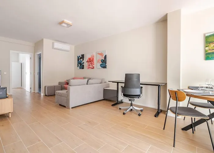 Casa Eden 2br Modern Near Marina! Patio-porch-ws-bbq-fast Wifi! Apartment Quarteira