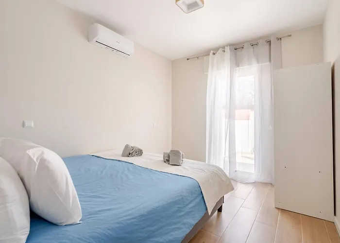 Casa Eden 2br Modern Near Marina! Patio-porch-ws-bbq-fast Wifi! Apartment Quarteira
